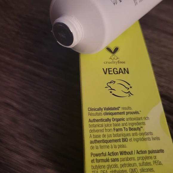 NEW Juice Beauty SPF 30 Oil-Free Moisturizer - Picture 3 of 6